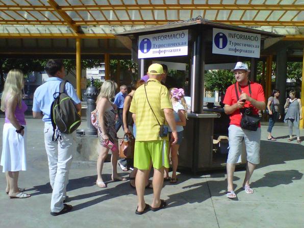 Nou punt d'infomació turística a l'estació d'autobusos de Reus. 