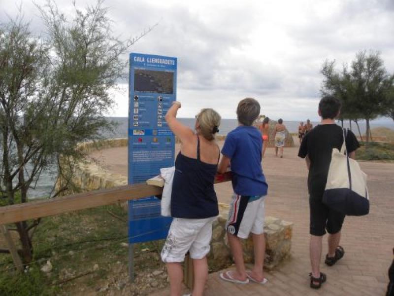 Nueva se&ntilde;alizaci&oacute;n tur&iacute;stica en las calas y las playas de Salou
