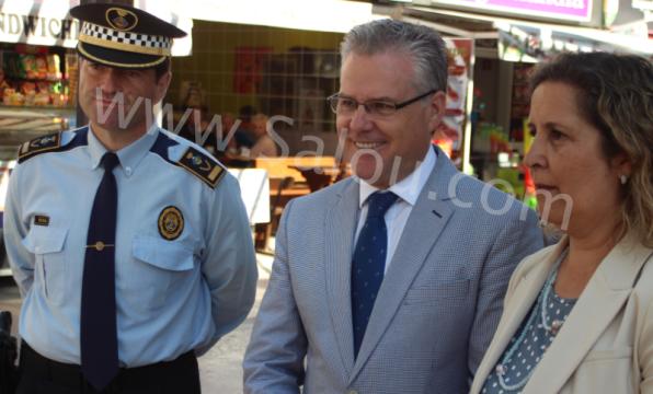 El cap de la Policia Local de Salou l'alcalde y la regidora Reyes Pino