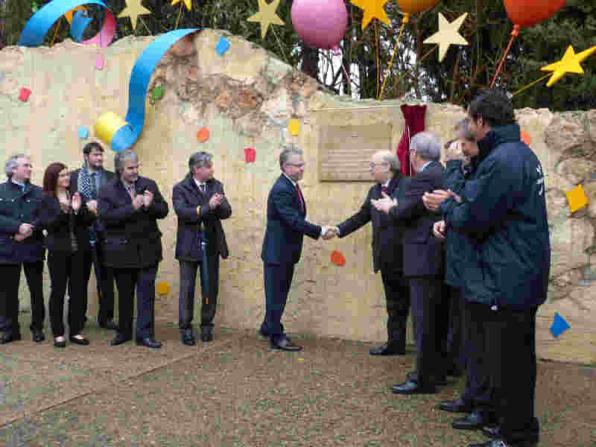 Descubrimiento de la placa del 20 aniversario de PortAventura