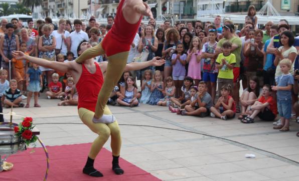 La agenda de Salou incluirá actuaciones diarias de circo en la calle 