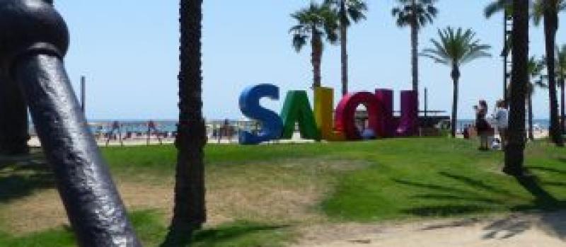 El Paseo Jaume I, con su r&oacute;tulo gigante de SALOU