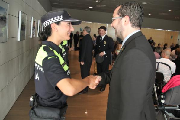 Les autoridats saludan els membres de la Guardia Urbana de Salou