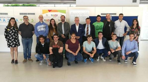 The Mayor of Salou, with the students