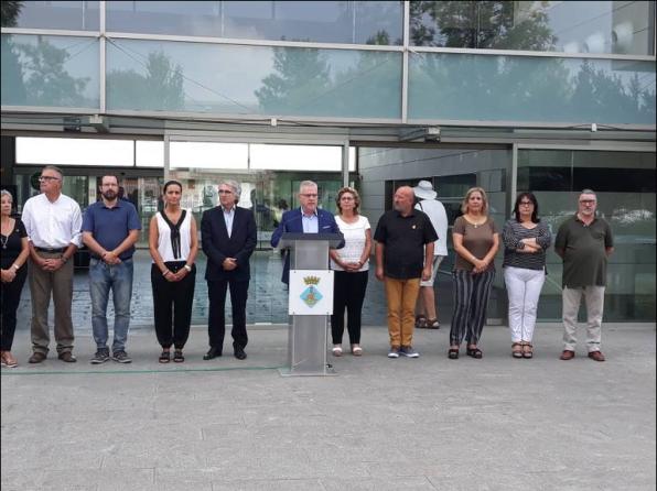 Los miembros del consistorio han guardado cinco minutos de silencio.