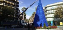 Les festes il·luminen ja al municipi, que prepara el Mercat de Nadal