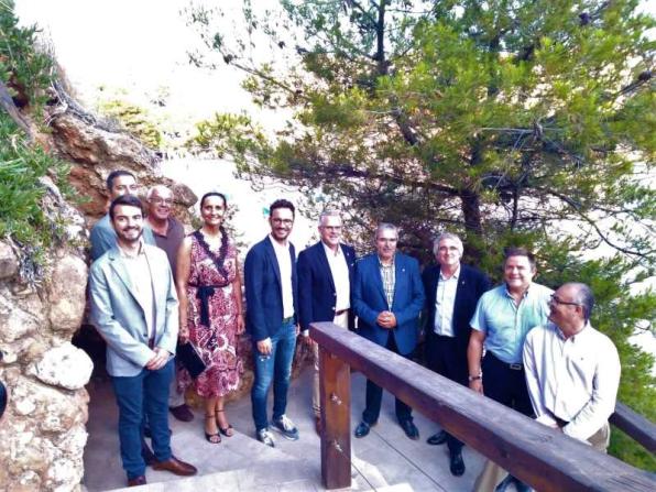 Els regidors en la inauguració del mirador de la platja Capellans