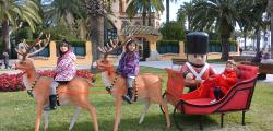 Photo contest with the Christmas figures of the streets of Salou