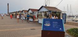 Shopping at the Harbour Market in the Espigón 