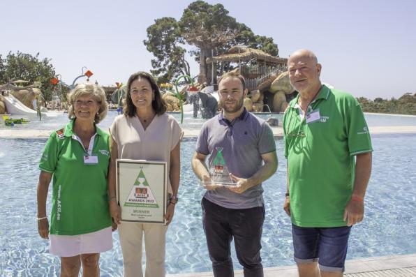 Sangulí representatives with the ACSI award