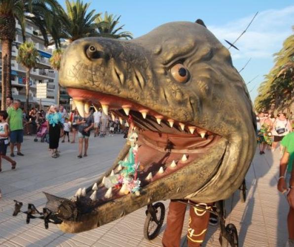 The Morena around Salou streets before the proclamation