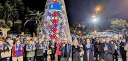 El árbol de Navidad de ganchillo más alto de Catalunya, en Salou
