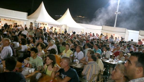 Horse shows and games and career has sacks of hazelnuts in Sant Jaume Reus