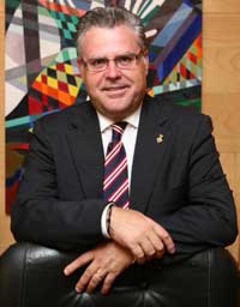 The mayor of Salou visits the Gaud&iacute; Centre in Reus