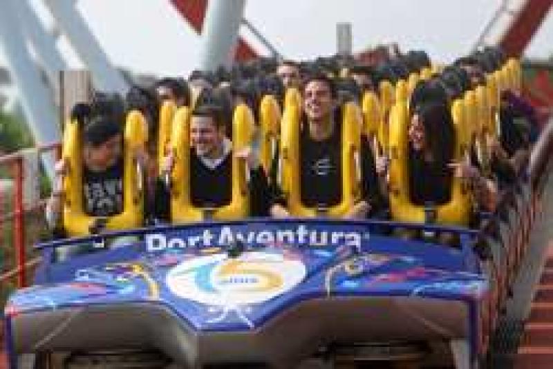 Cesc F&agrave;bregas celebra a Port Aventura el 15 aniversari del parc tem&agrave;tic 2