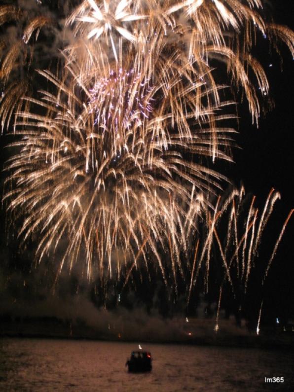 Vente a Navegar ofrece salidas para ver el Concurso de Fuegos Artificiales de Tarragona desde el mar