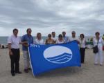 La bandera azul ondea ya en tres playas de Vandellòs y L'Hospitalet de l'Infant