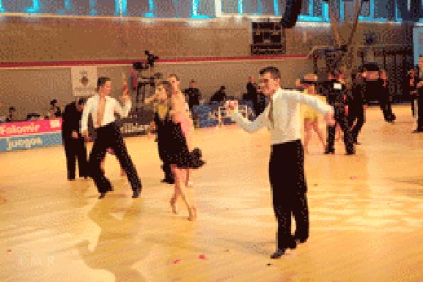 The dance competitions fill the sports pavilion in Hospitalet de l'Infant