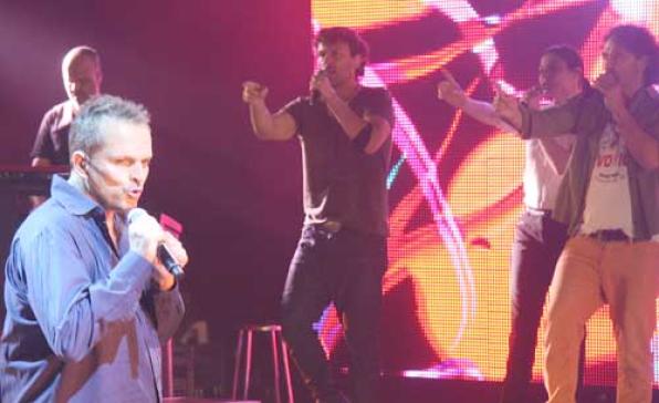 Miguel Bose currently operates in Cambrils preceded by the success of the first three concerts of t