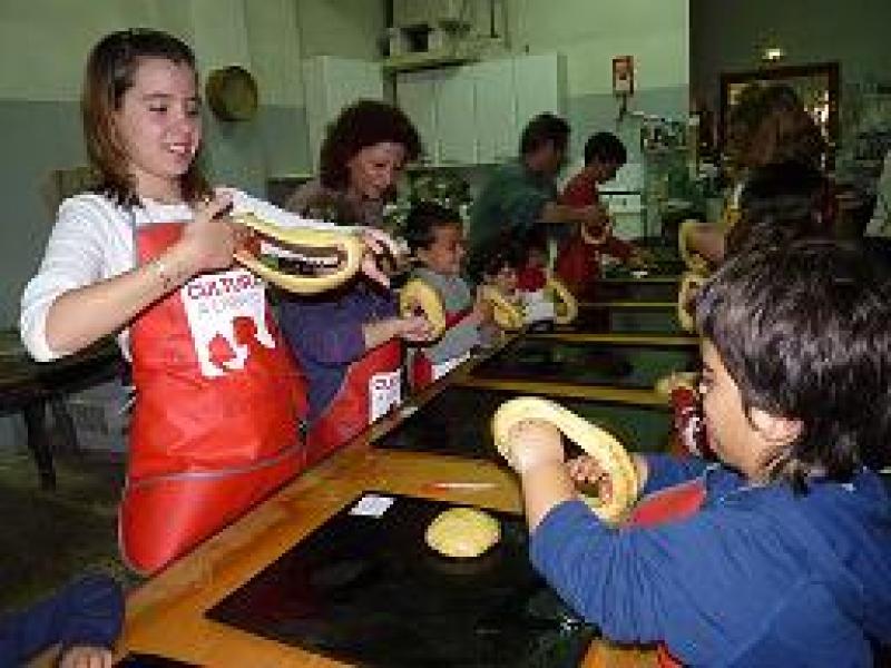 M&aacute;s de 250 ni&ntilde;os en los talleres de monas de Vandellos
