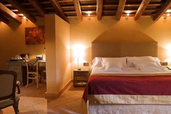 Image of one of the rooms of the Hotel Mas La Boella