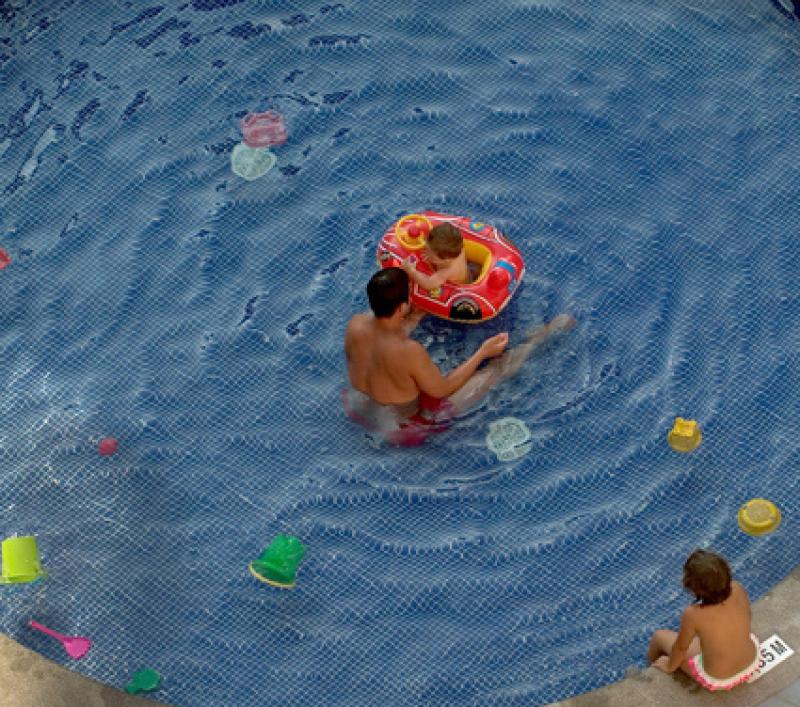 Children's pool of apartments Les D&agrave;lies in Salou