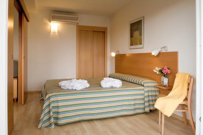 Habitaci&oacute;n doble de los apartamentos les D&agrave;lies de Salou