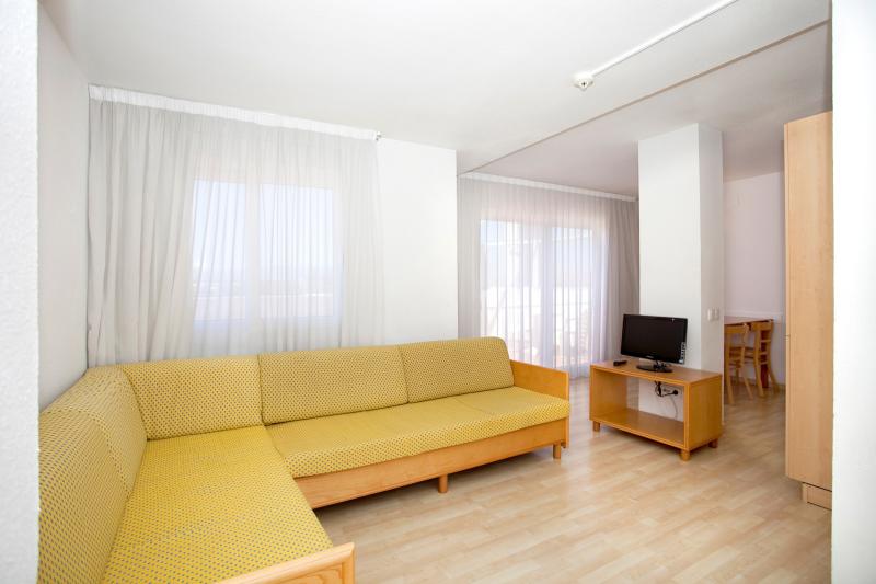 Sal&oacute;n de los apartamentos les D&agrave;lies de Salou
