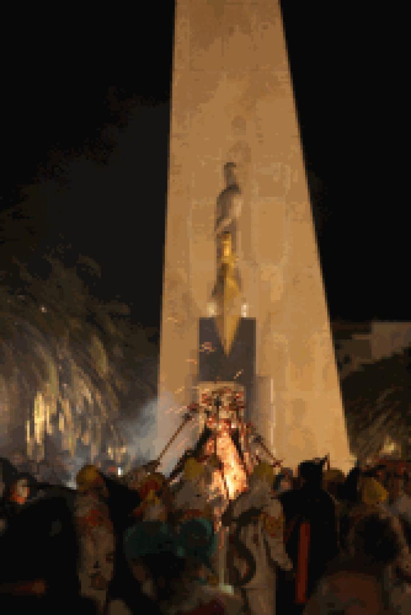 Les b&egrave;sties de foc i el preg&oacute; obren les Nits Daurades de Salou 2011