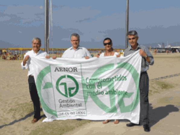 La bandera de la ISO 14001 ja oneja a la platja de Llevant